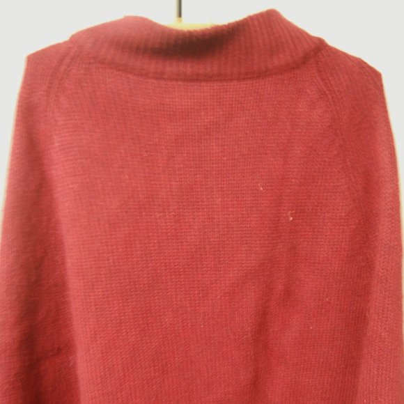 PONCHO, BRICK RED COLOR, WITH FRONT SIPPER, WOOL, SUPER WARM, SIZE LARGE - Picture 2 of 3